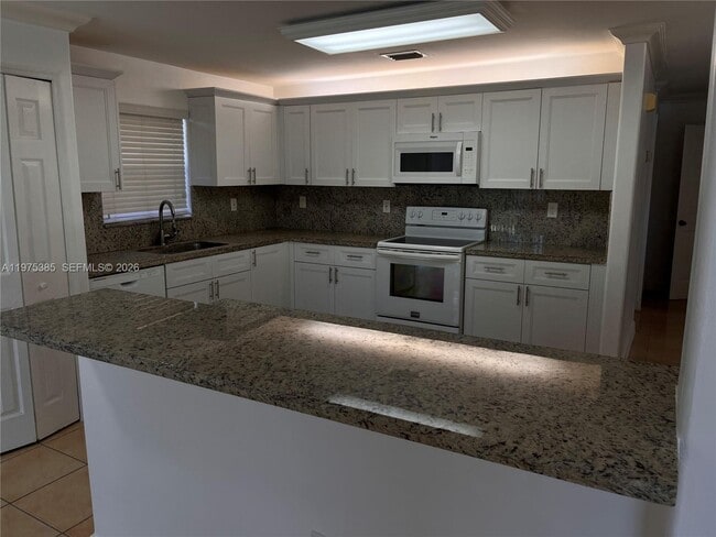 Building Photo - 9414 SW 164th Ct