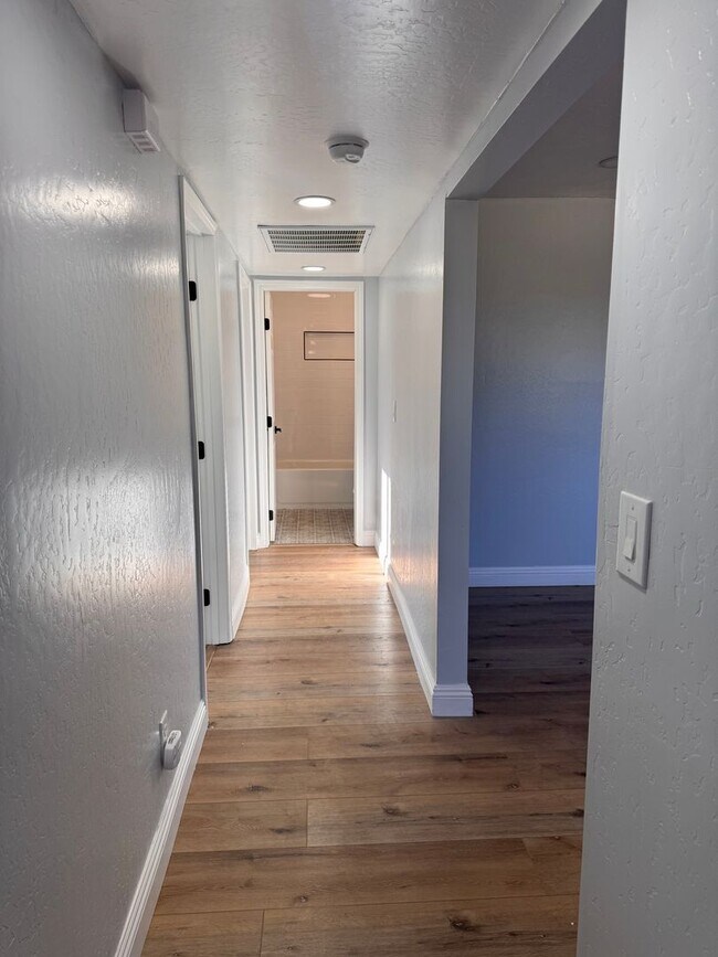 Building Photo - Single Family Home