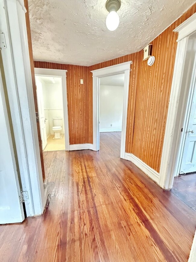 Building Photo - 4/2 Single Family Home | Hardwood Floors |...
