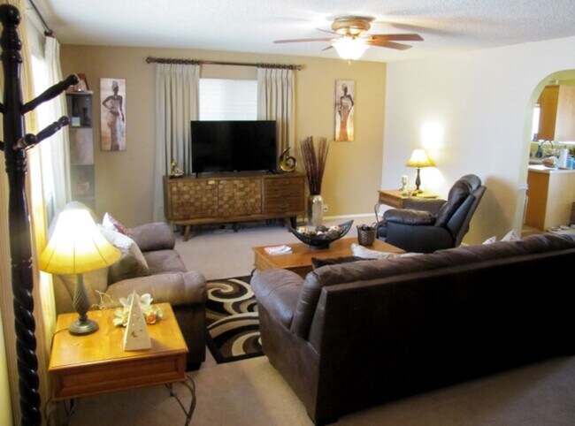 Building Photo - 3BR/2BA w/ central A/C in Sierra Vista, AZ