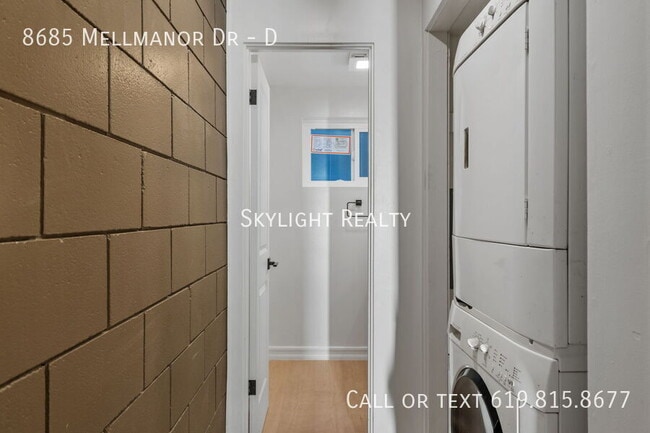 Building Photo - 8685 Mellmanor Dr