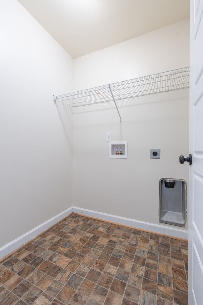Building Photo - MOVE IN READY 3 Bedroom in the Heart of Western Branch!