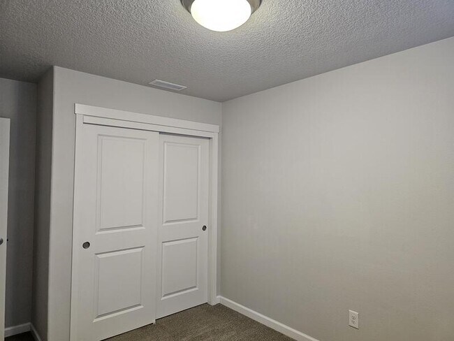 Building Photo - 5724 NE 58th Way