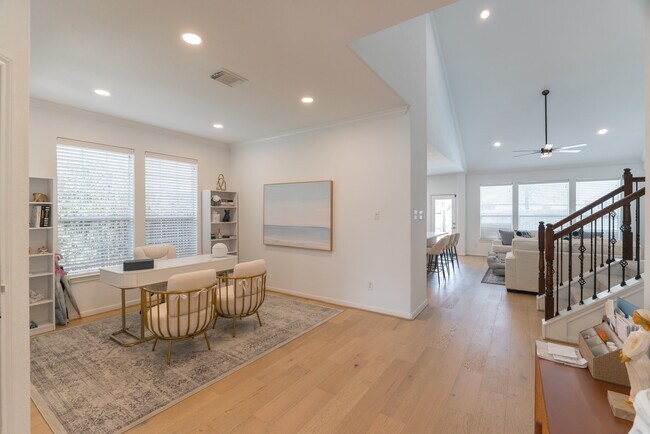 Building Photo - 135 S Rocky Point Cir