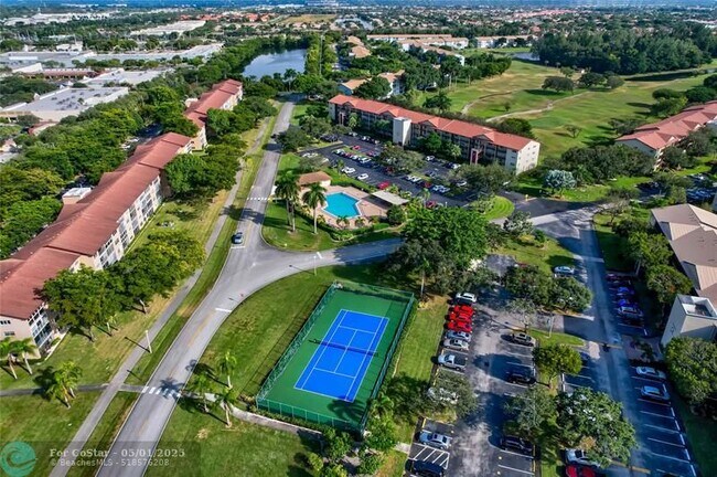 Building Photo - 12600 SW 5th Ct