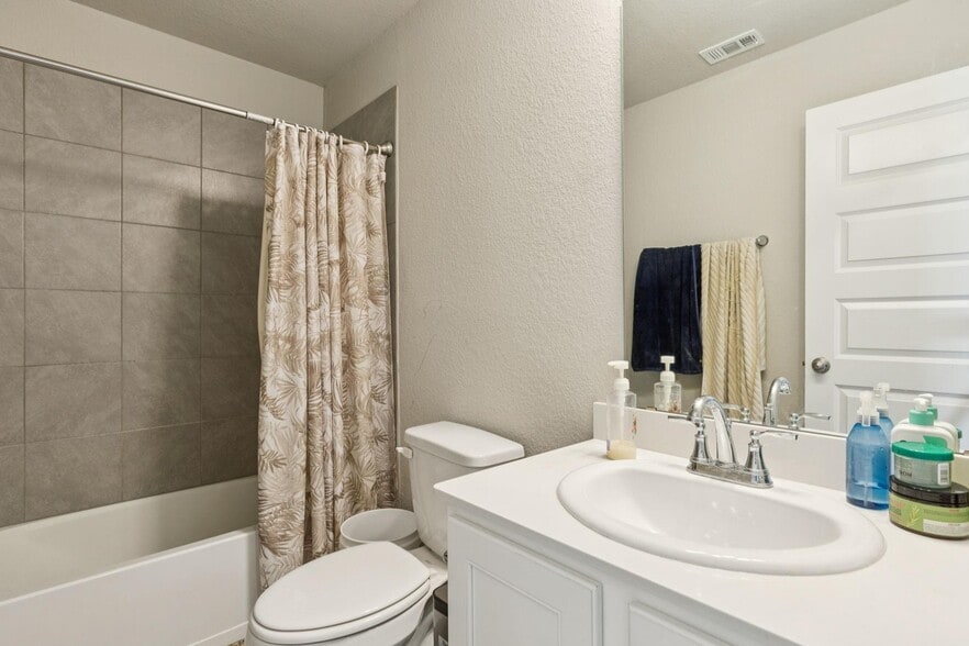 Building Photo - 8982 Delway Dr