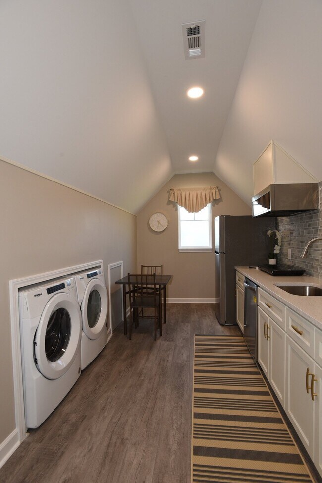 Building Photo - FURNISHED: Previous Model Home, For Rent 3 bedrooms/2.5 baths/2nd Floor Family Room w/kitchenette...