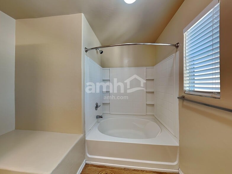 Building Photo - 1217 S 121st Dr