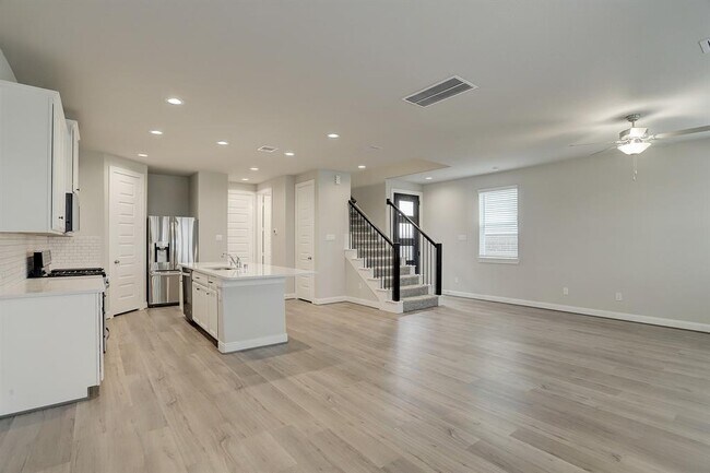 Building Photo - 9838 Magnolia Village Ln