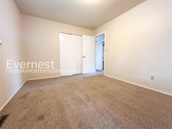 Building Photo - 4203 Goldenrod Dr