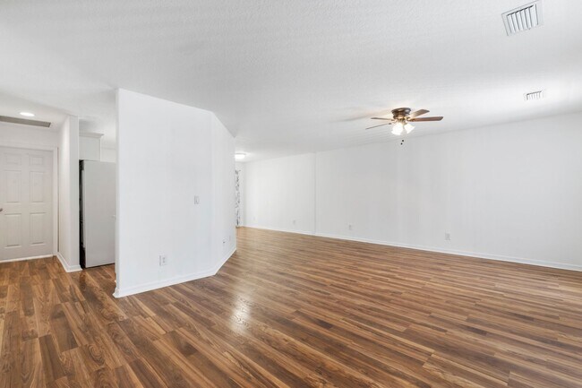 Building Photo - Charming Renovated 4BR/3BA Single Family Home