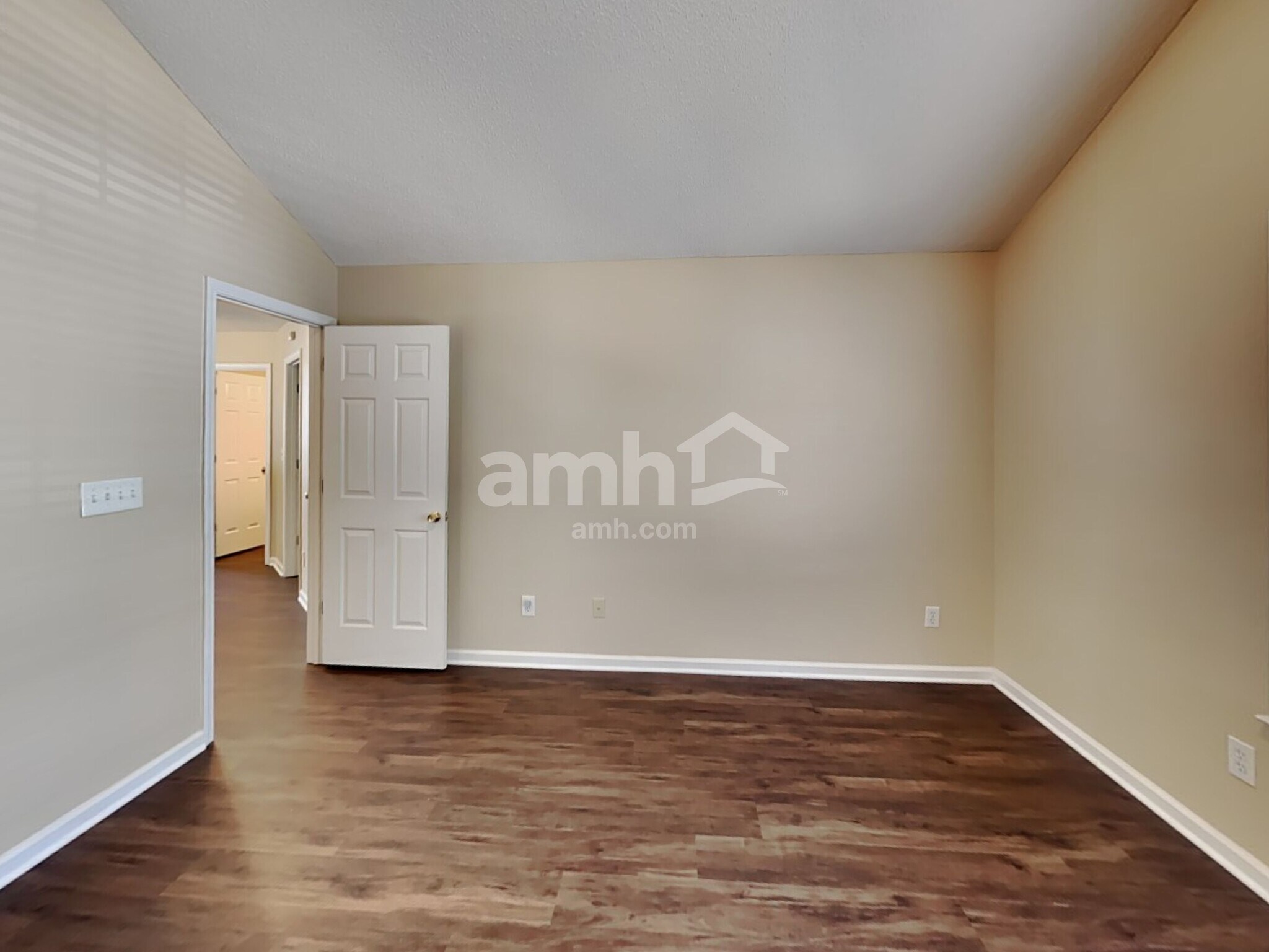 Building Photo - 3450 Ridgefair Dr