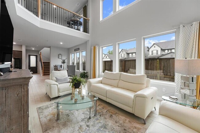 Building Photo - 1550 Park Path Dr