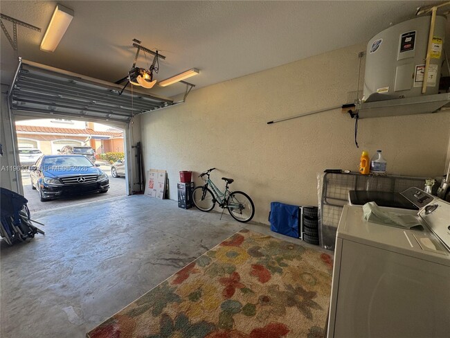 Building Photo - 2333 SE 5th St