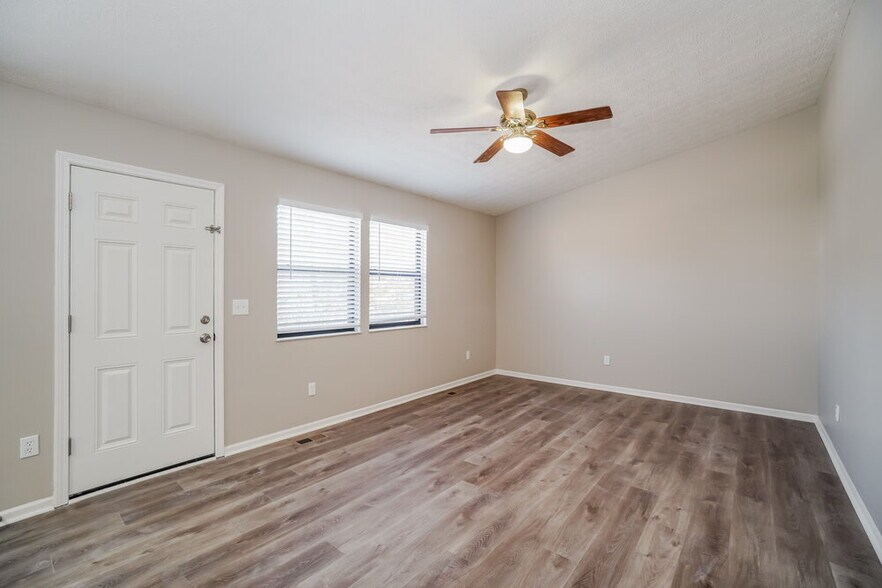 Building Photo - 224 Eastcreek Dr