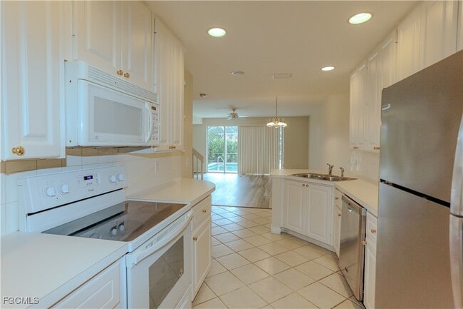 Building Photo - 5701 Cove Cir