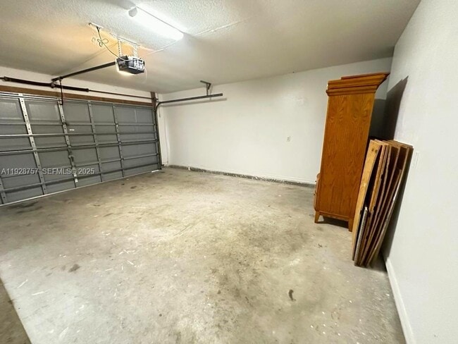 Building Photo - 720 2nd Pl SW