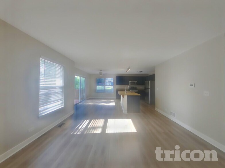 Building Photo - 220 Winding Canyon Way