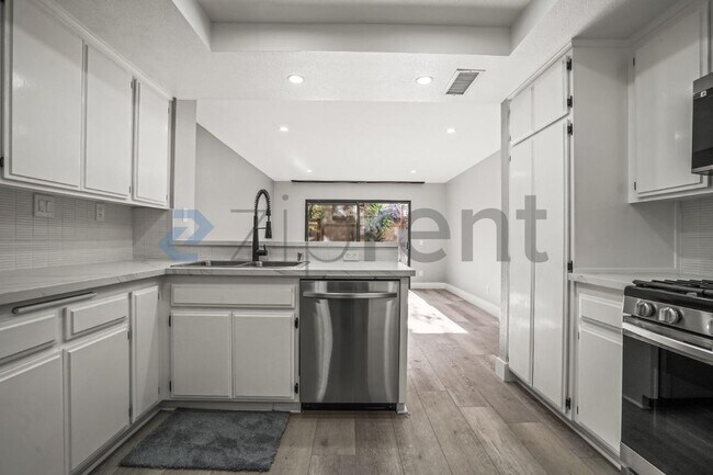 Building Photo - 16810 Picadilly Ln