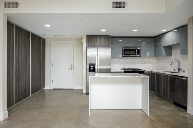 Building Photo - 119 S Los Robles Ave