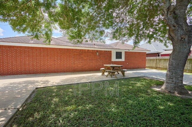 Building Photo - 2609 Thomas Ln