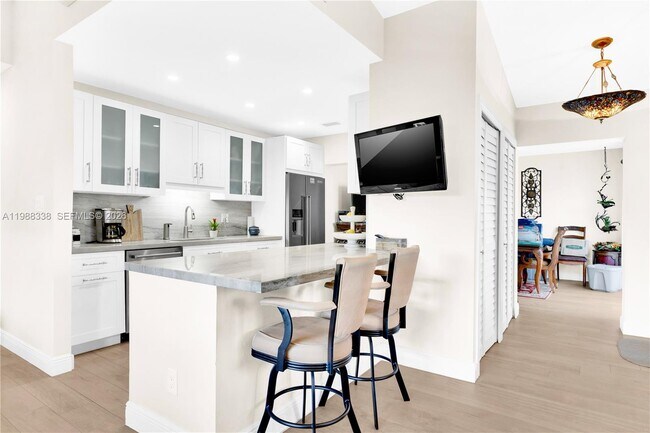 Building Photo - 10909 SW 113th Pl