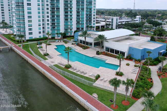 Building Photo - 241 Riverside Dr