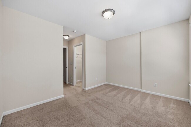 Building Photo - Your Next Home Awaits! 3BR Townhome with G...