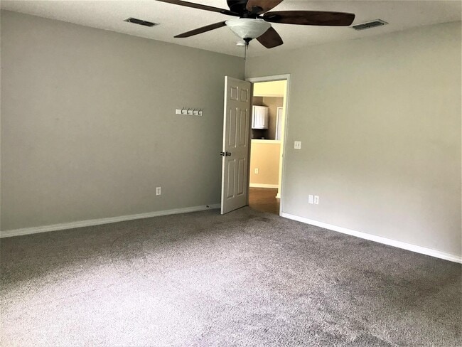 Building Photo - 335 Egan Dr