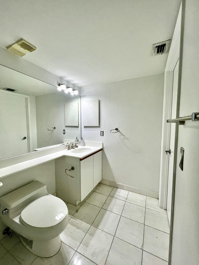 Building Photo - 3400 NE 192 St