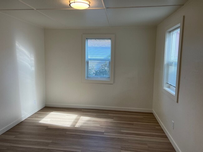 Building Photo - Updated 3 bedroom 1 bathroom house! MOVE I...