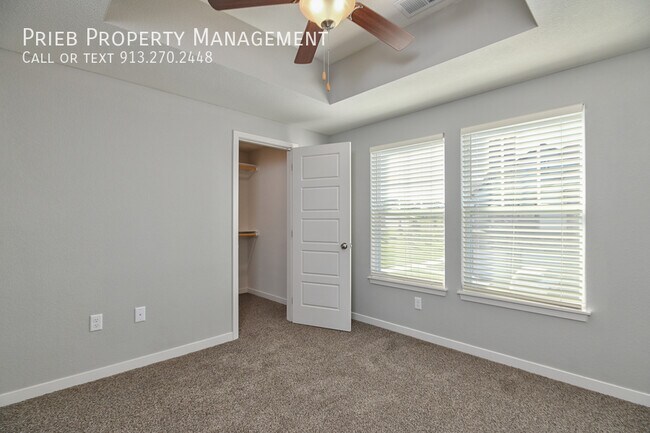 Building Photo - Parkview Apartments - Available September ...