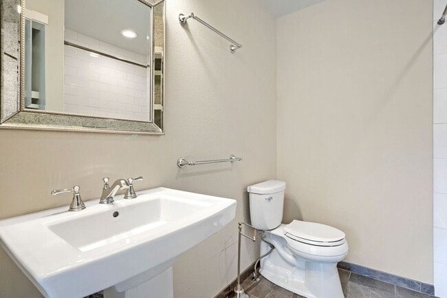 Building Photo - 468 Josephine St