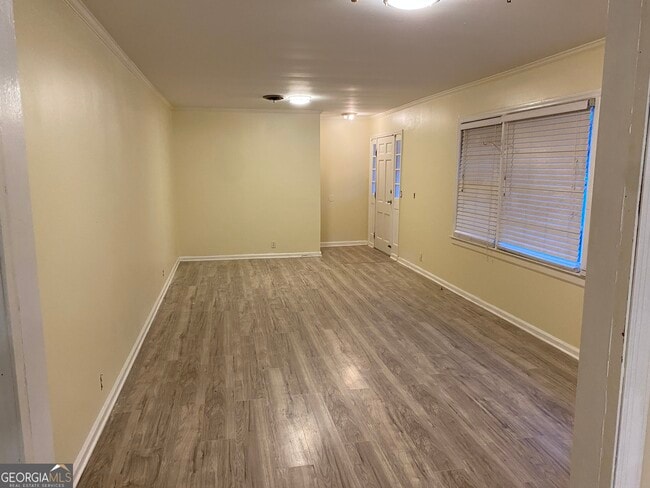 Building Photo - 374 E Monroe Ave