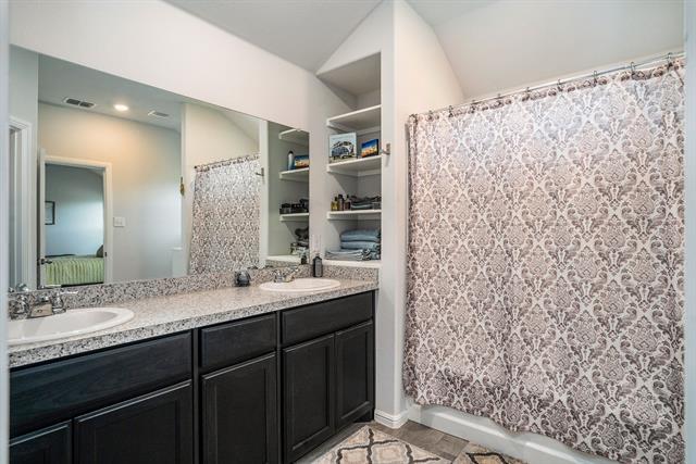 Building Photo - 9233 Herringbone Dr