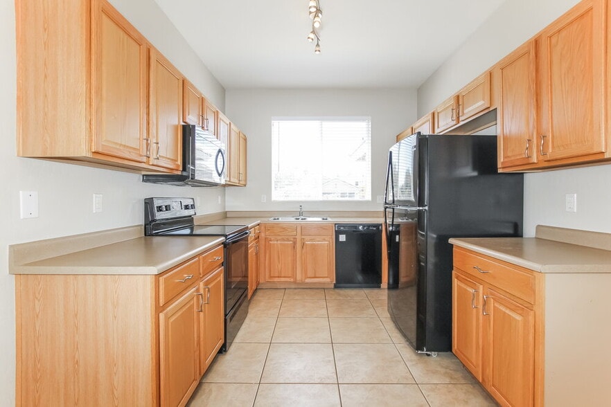 Building Photo - 14601 N 154th Ave