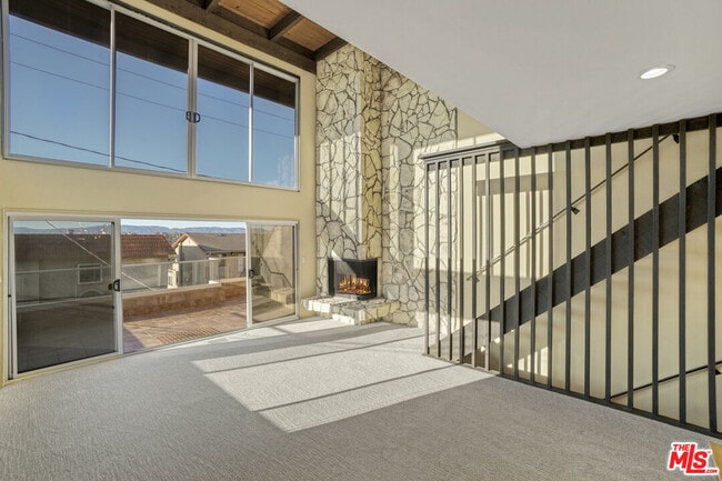Building Photo - 364 Pershing Dr