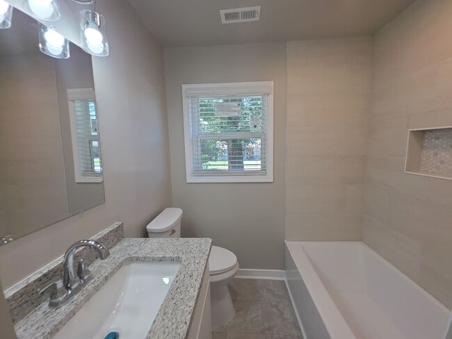 Building Photo - 2706 Pinetree Ln NW