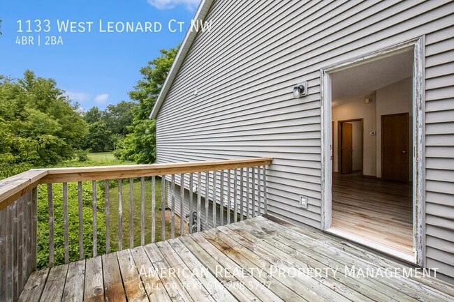 Building Photo - 1133 W Leonard Ct