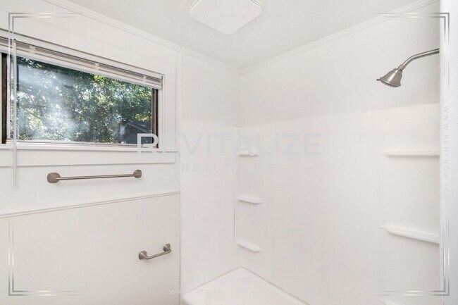 Building Photo - James Street Duplex