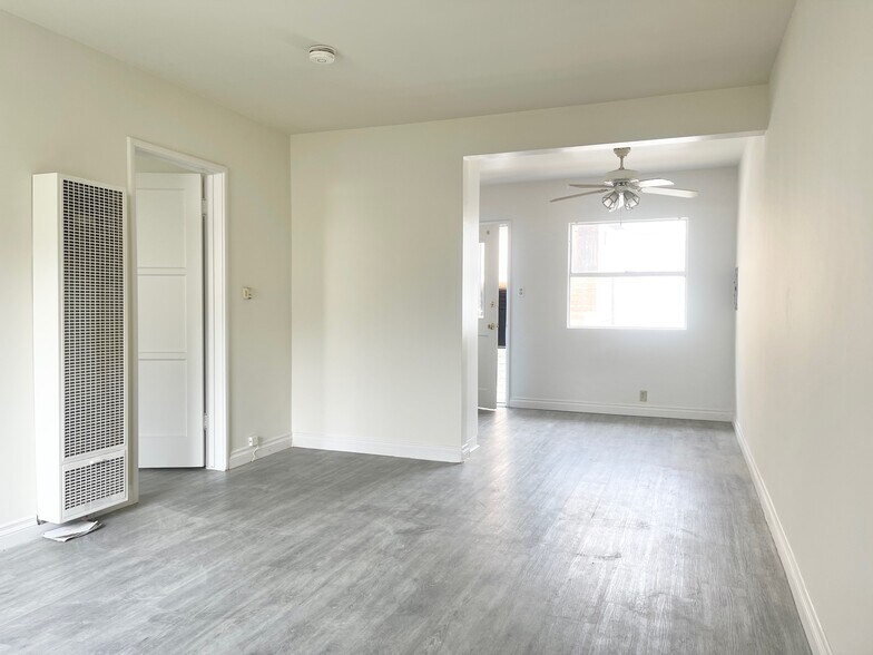 Building Photo - 525 E Valencia Ave