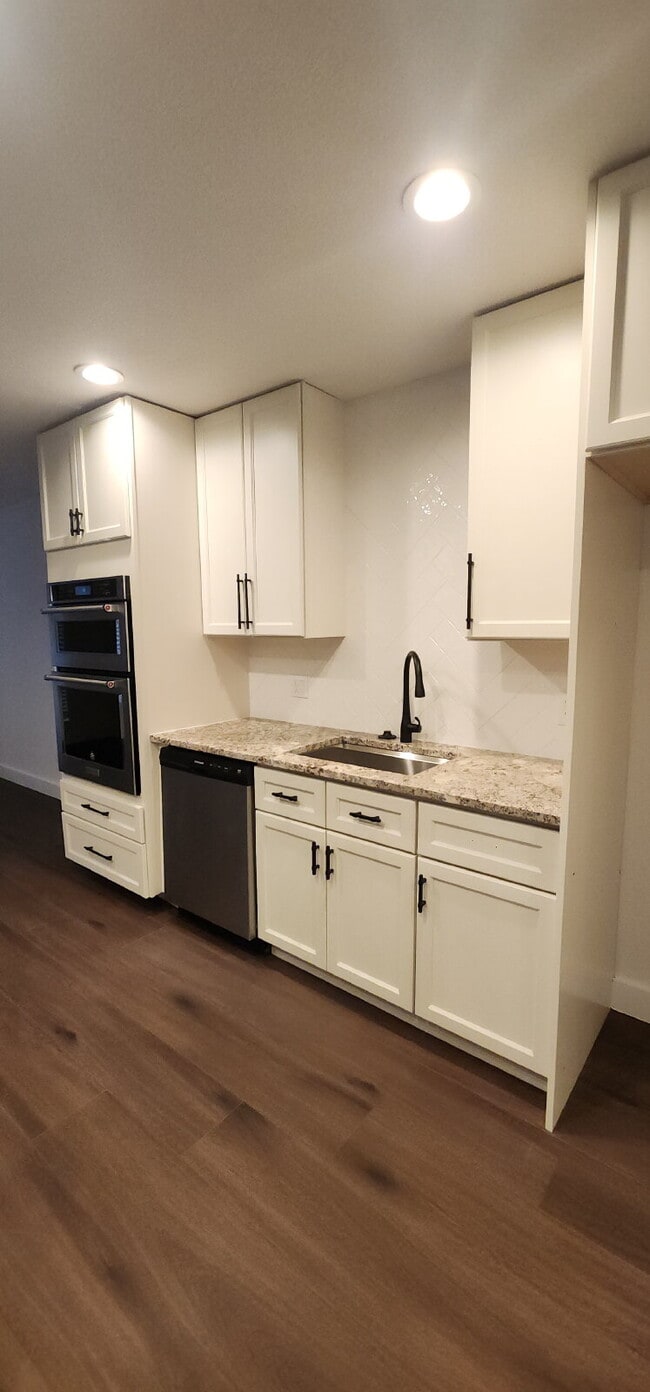 Building Photo - 1112 Concord Dr