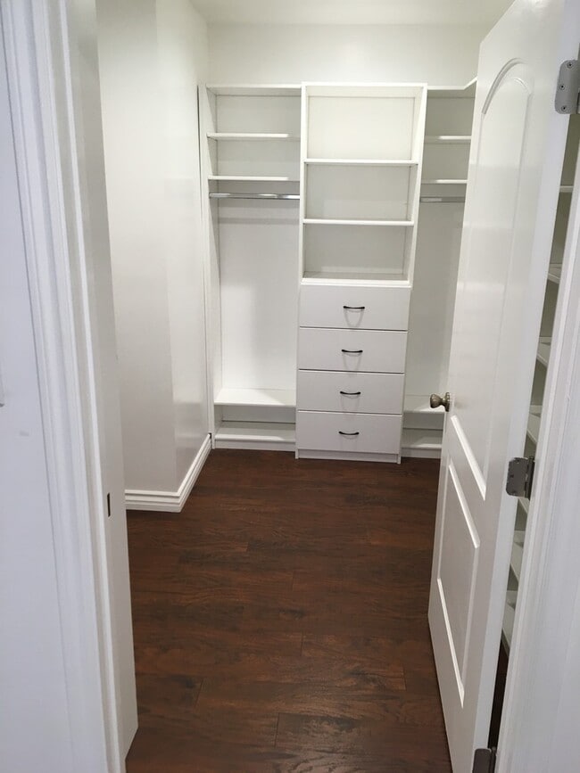 Building Photo - Spacious Four Bedroom Home In Ladera Heights