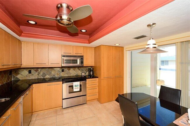 Building Photo - 3804 Gulf of Mexico Dr