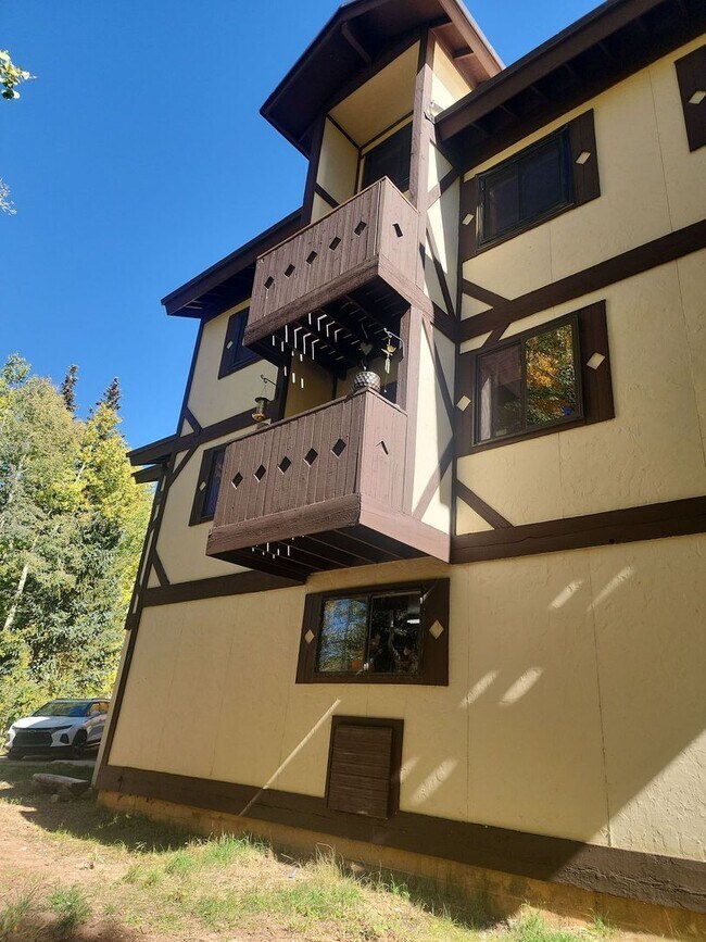 Building Photo - Alpine Court Condo Available Now!