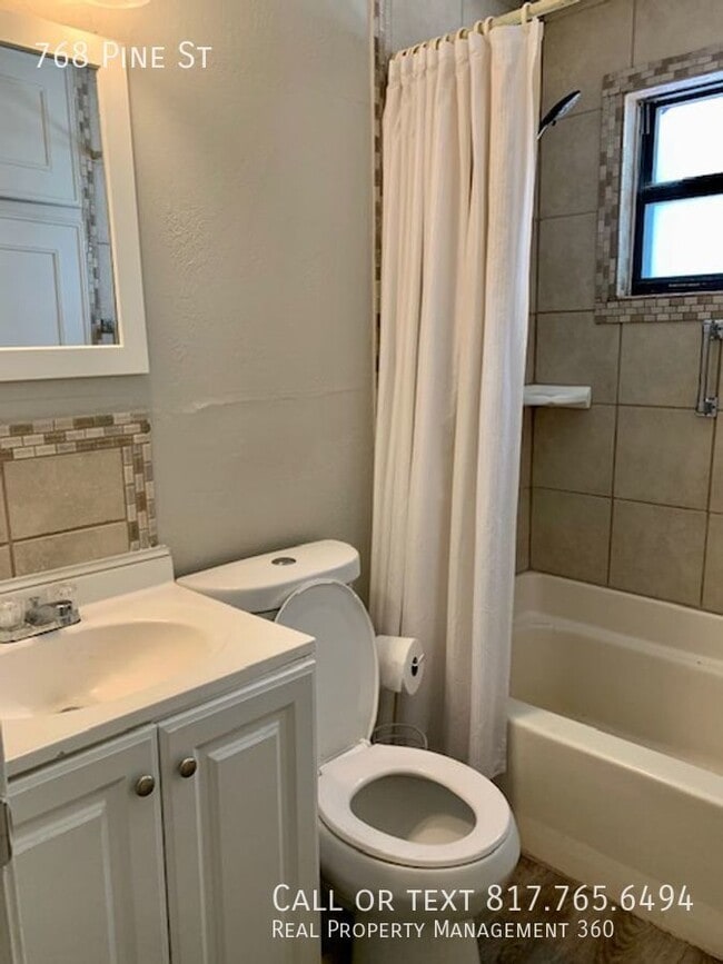 Building Photo - 768 Pine St