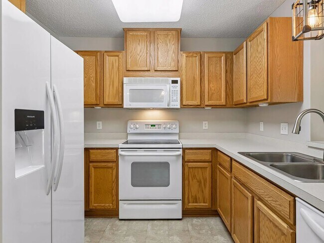 Building Photo - 2085 St Johns Ct