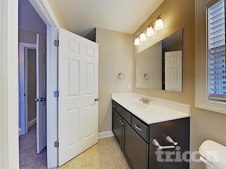 Building Photo - 465 Hunter Way