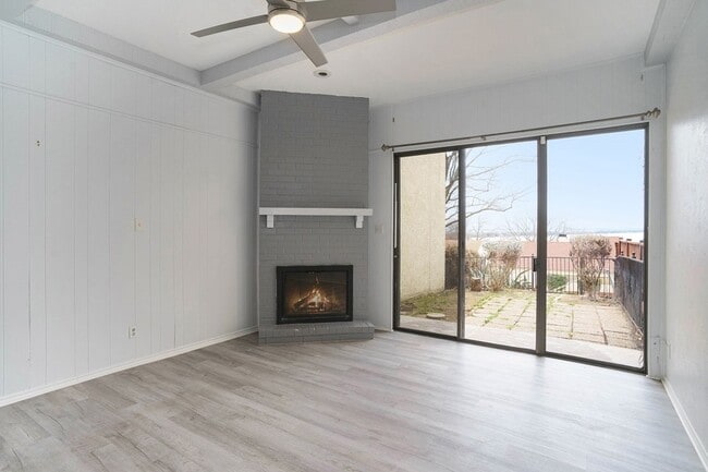 Building Photo - 3929 Roma Ct