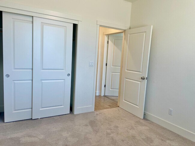 Building Photo - 1112 Pearl Dr